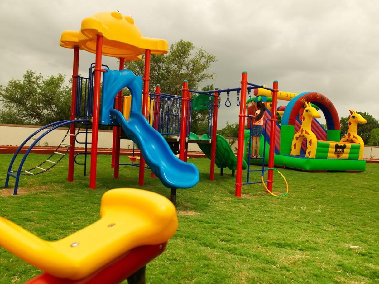 Neonz Resort & Club Ānand Zewnętrze zdjęcie