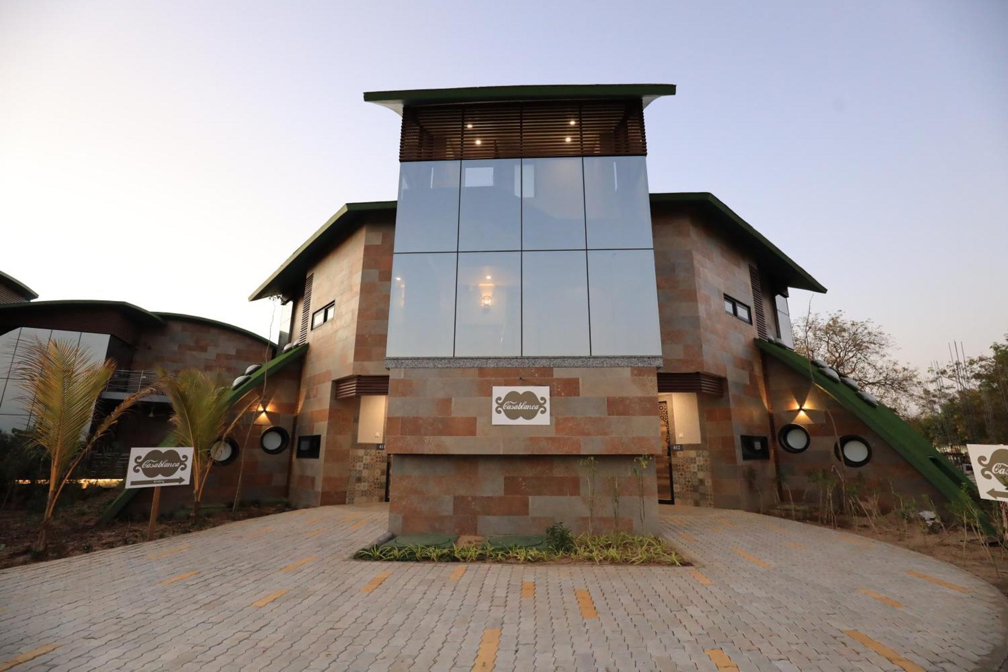 Neonz Resort & Club Ānand Zewnętrze zdjęcie