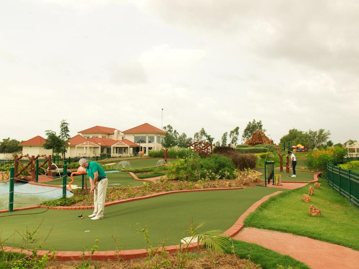Neonz Resort & Club Ānand Zewnętrze zdjęcie