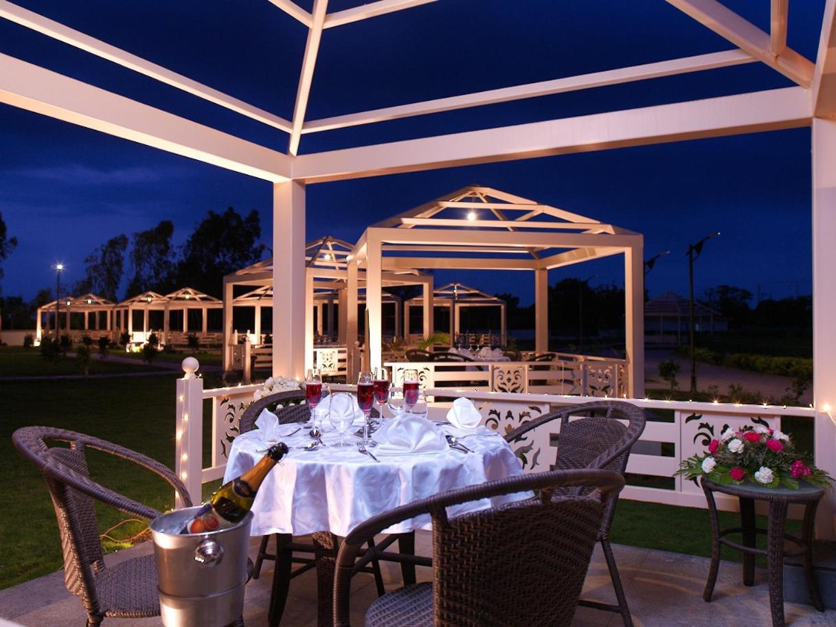 Neonz Resort & Club Ānand Zewnętrze zdjęcie