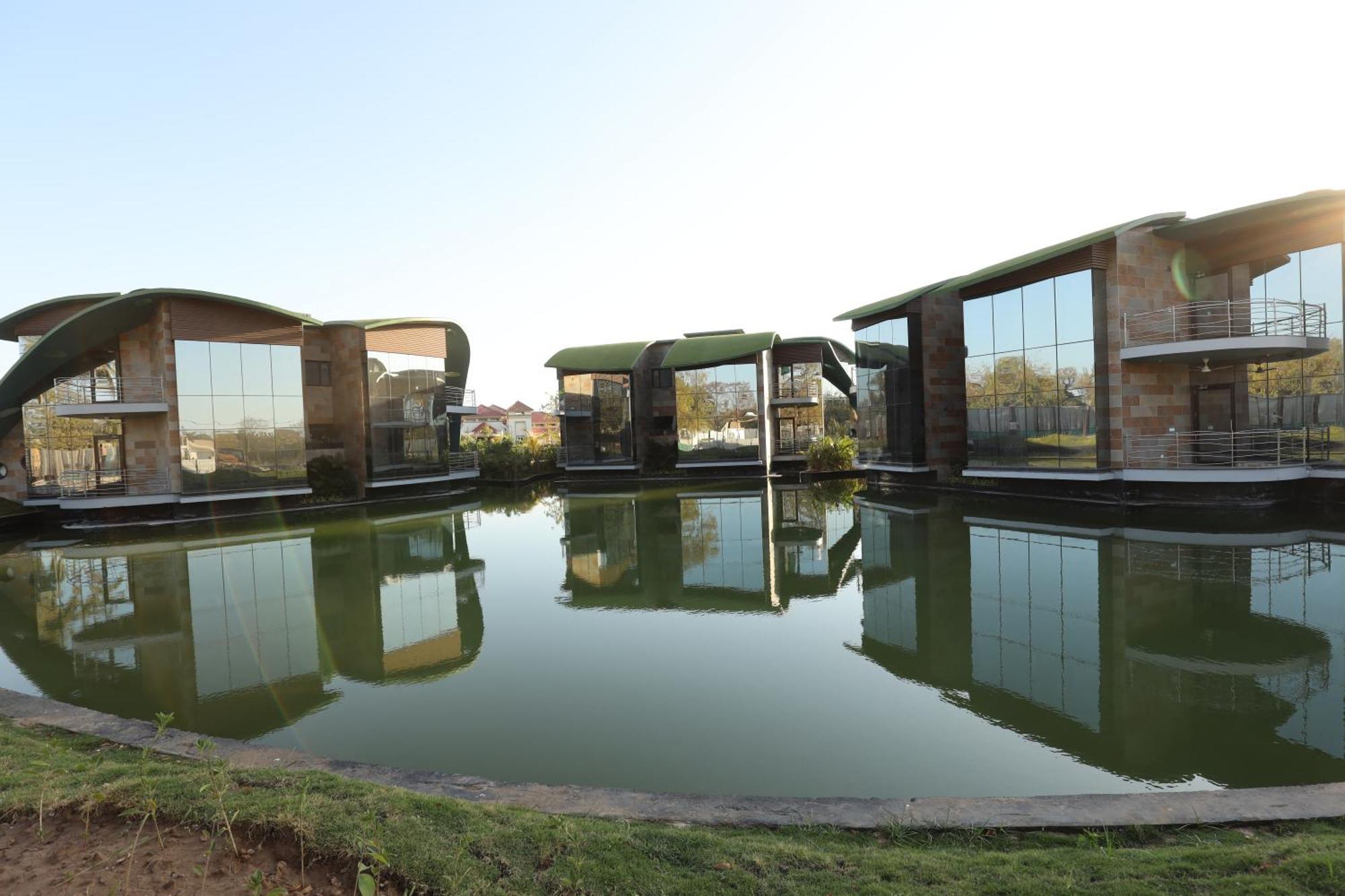 Neonz Resort & Club Ānand Zewnętrze zdjęcie